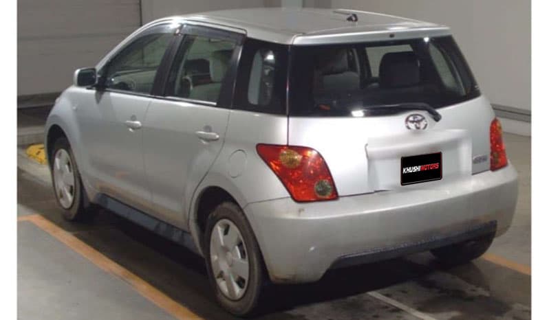 2002 Toyota IST image-8
