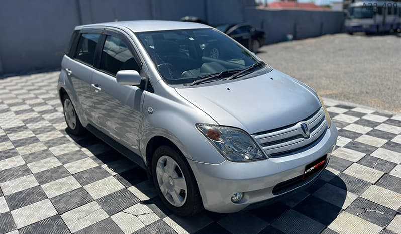 2002 Toyota IST image-12