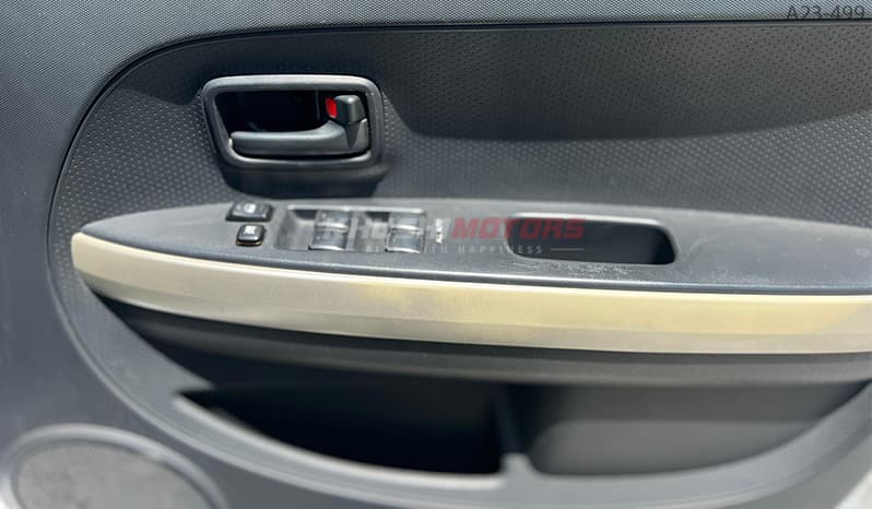 2002 Toyota IST image-15