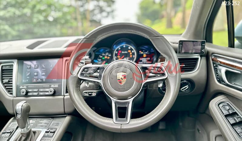 2016 Porsche Macan image-3