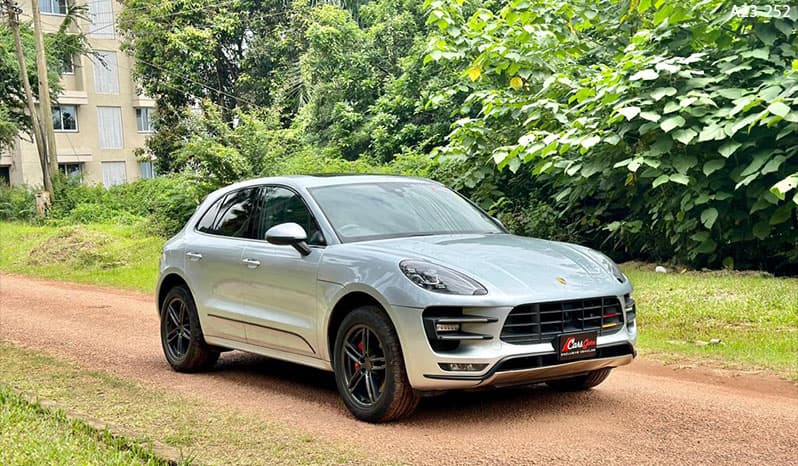 2016 Porsche Macan image-6