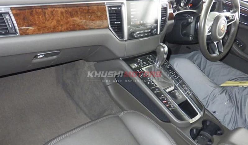 2016 Porsche Macan image-12