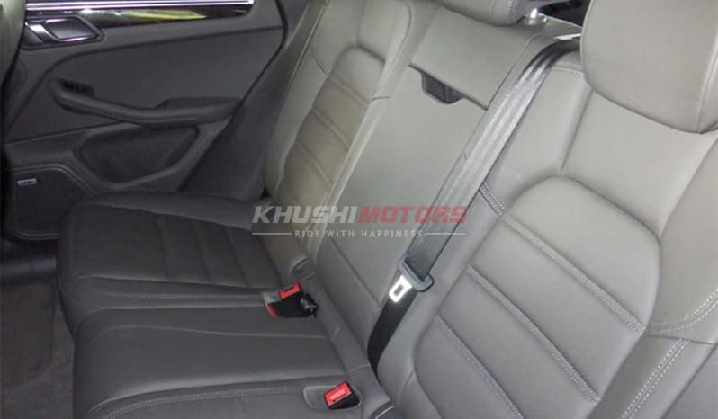 2016 Porsche Macan image-13