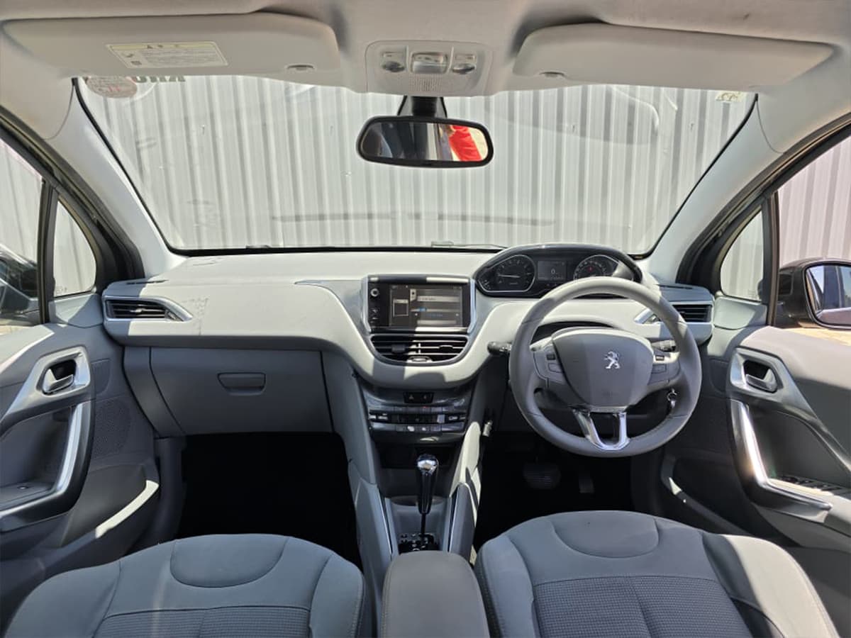 2012 Peugeot 208 image-15