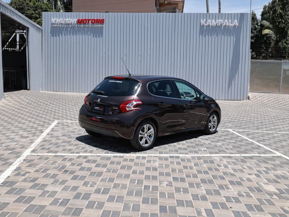 2012 Peugeot 208 image-17
