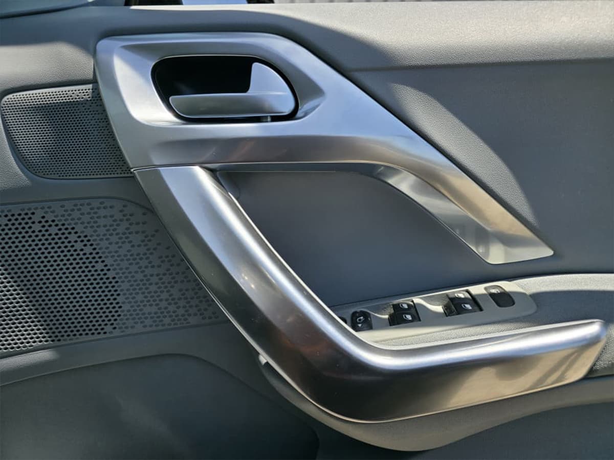 2012 Peugeot 208 image-18