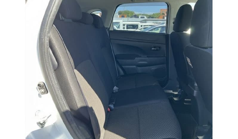 2019 Mitsubishi Rvr M image-3