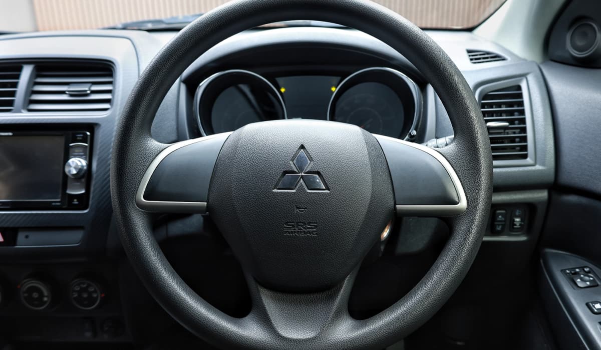 2019 Mitsubishi Rvr M image-9