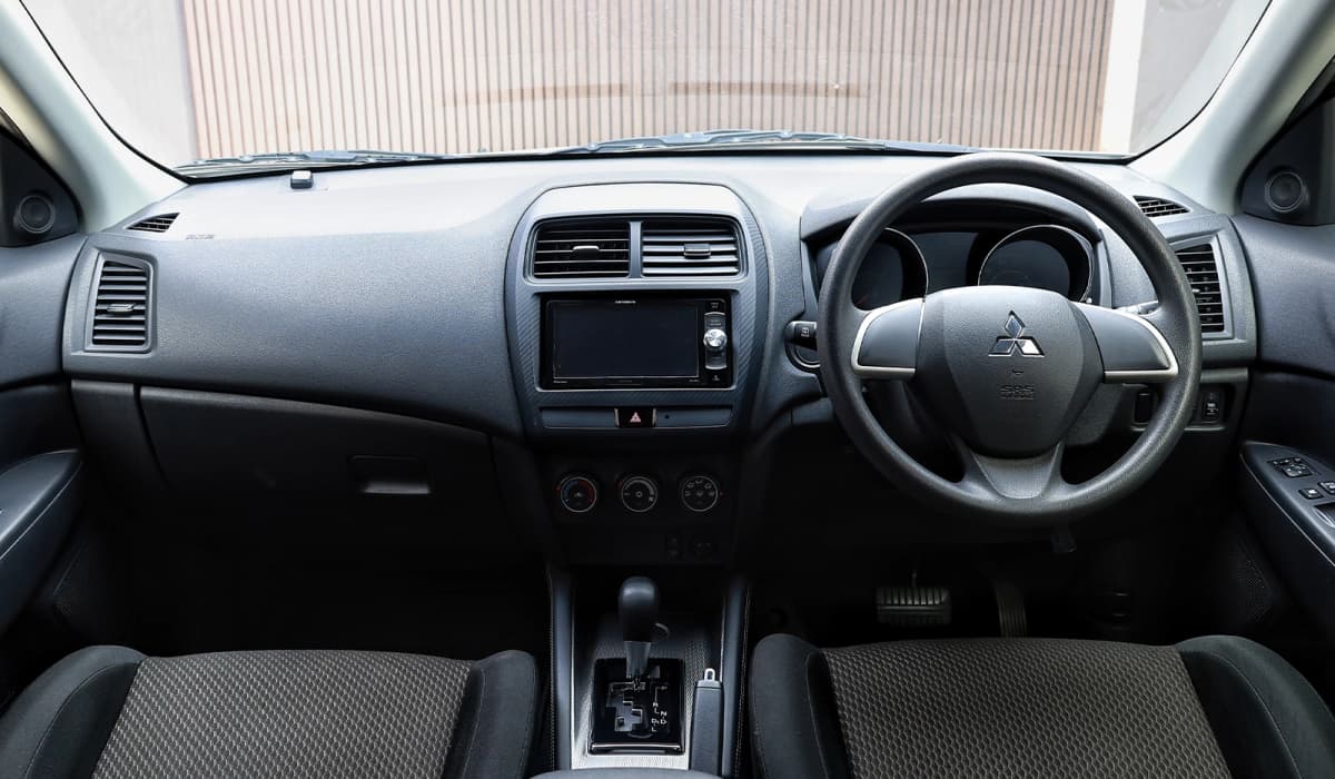 2019 Mitsubishi Rvr M image-11
