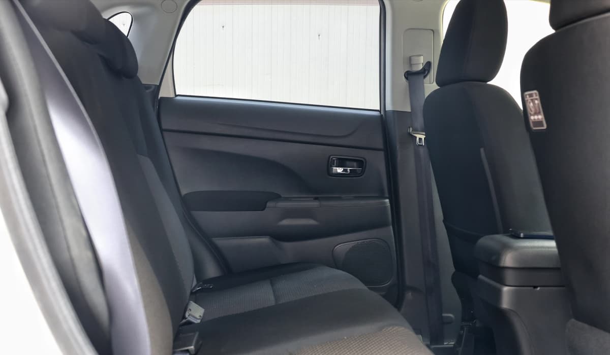 2019 Mitsubishi Rvr M image-12