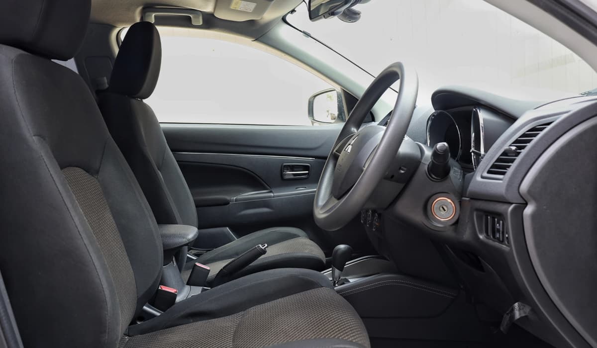 2019 Mitsubishi Rvr M image-19