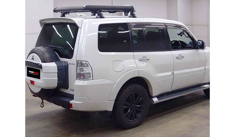 2011 Mitsubishi Pajero image-4