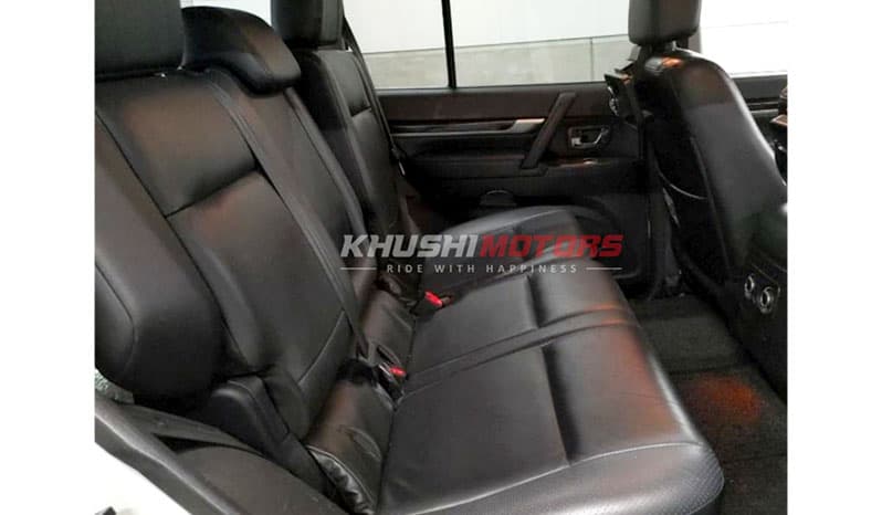 2011 Mitsubishi Pajero image-7