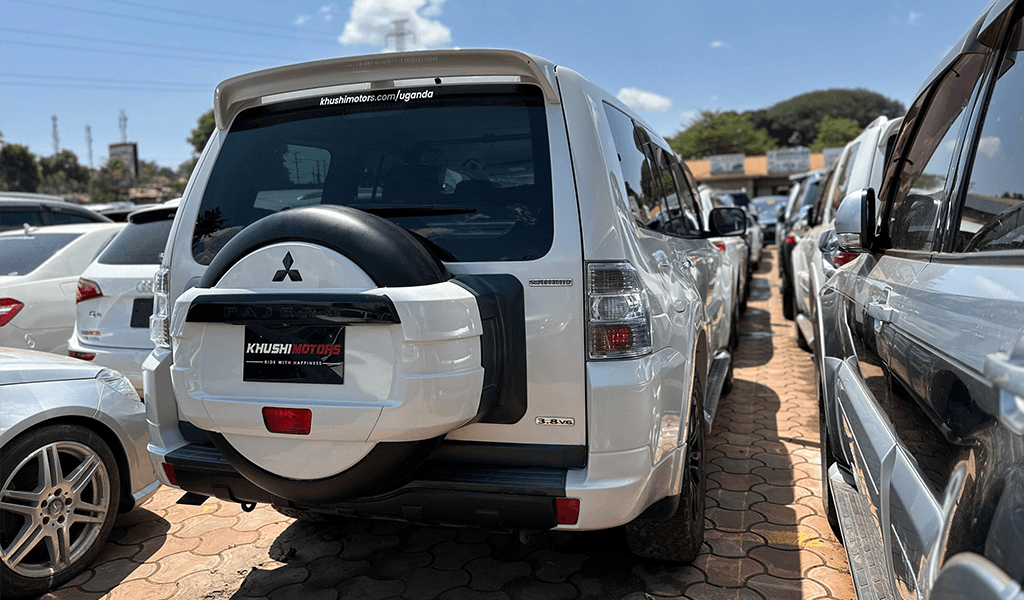 2011 Mitsubishi Pajero image-10
