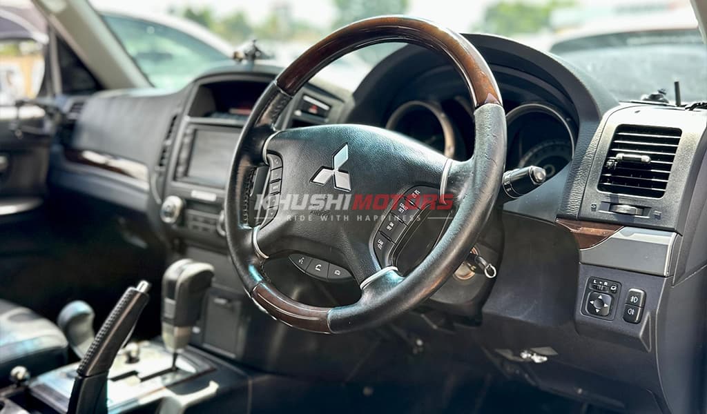 2011 Mitsubishi Pajero image-13
