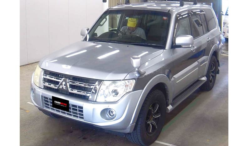 2011 Mitsubishi Pajero image-6