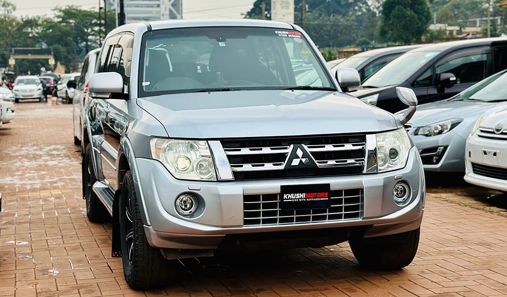 2011 Mitsubishi Pajero image-7
