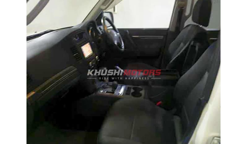 2011 Mitsubishi Pajero image-6