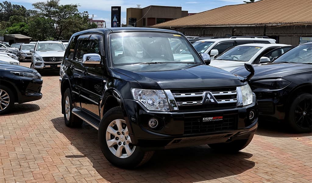 2012 Mitsubishi Pajero image-1