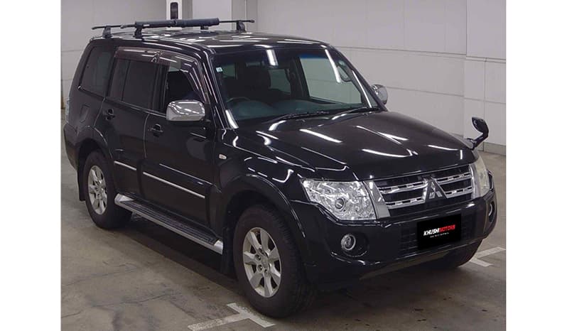 2012 Mitsubishi Pajero image-2