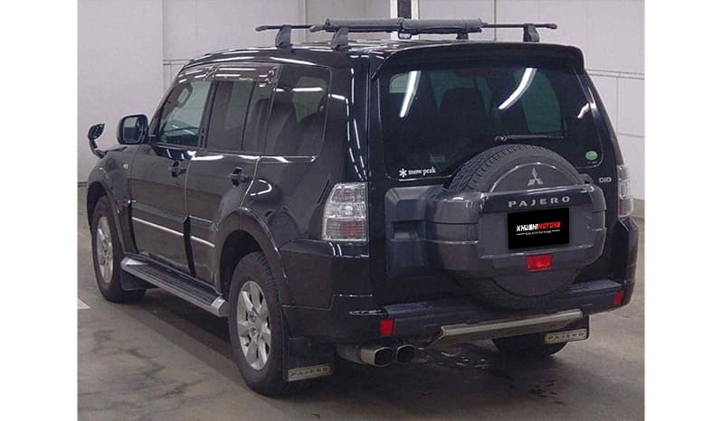 2012 Mitsubishi Pajero image-4