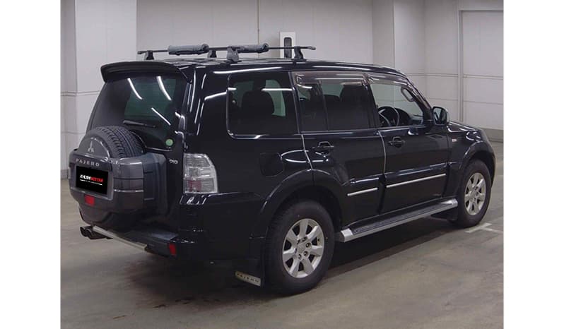 2012 Mitsubishi Pajero image-5