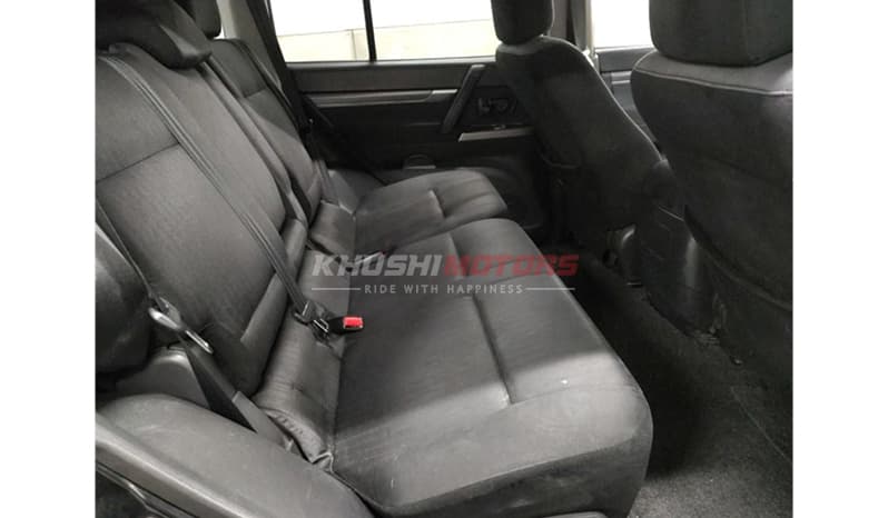 2012 Mitsubishi Pajero image-7