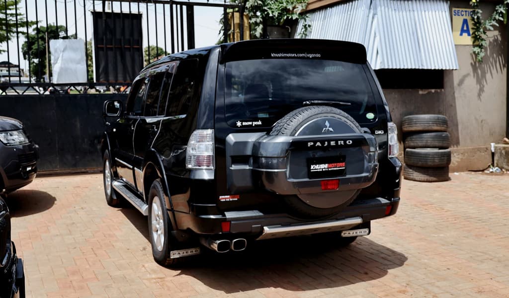 2012 Mitsubishi Pajero image-10