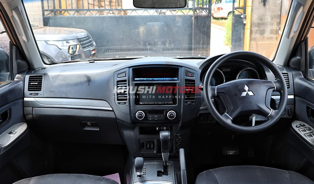2012 Mitsubishi Pajero image-12