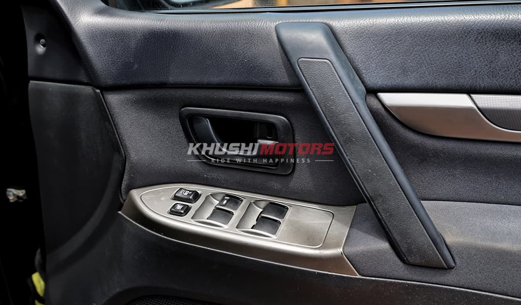 2012 Mitsubishi Pajero image-14