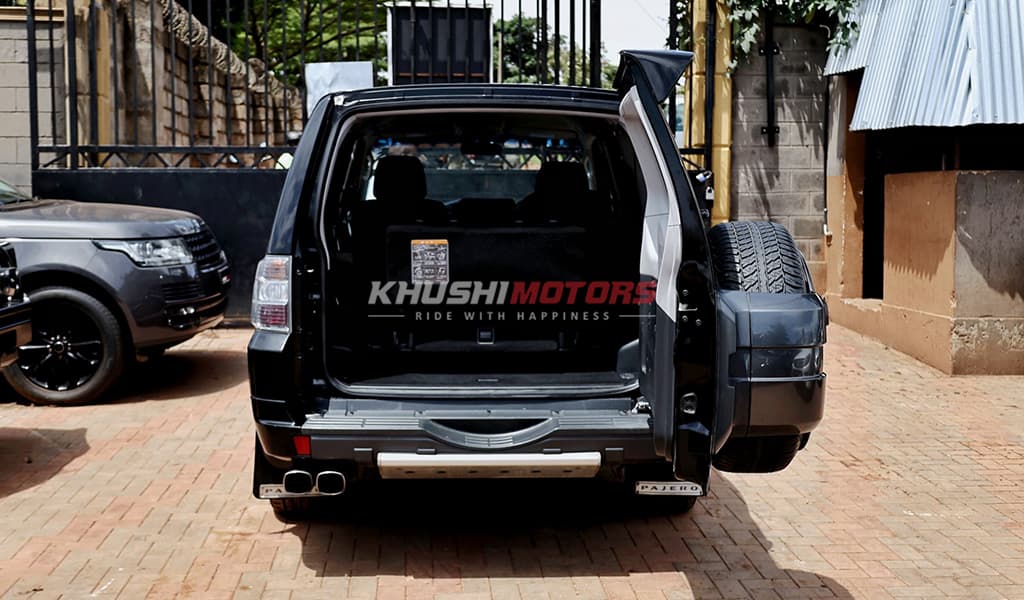 2012 Mitsubishi Pajero image-16