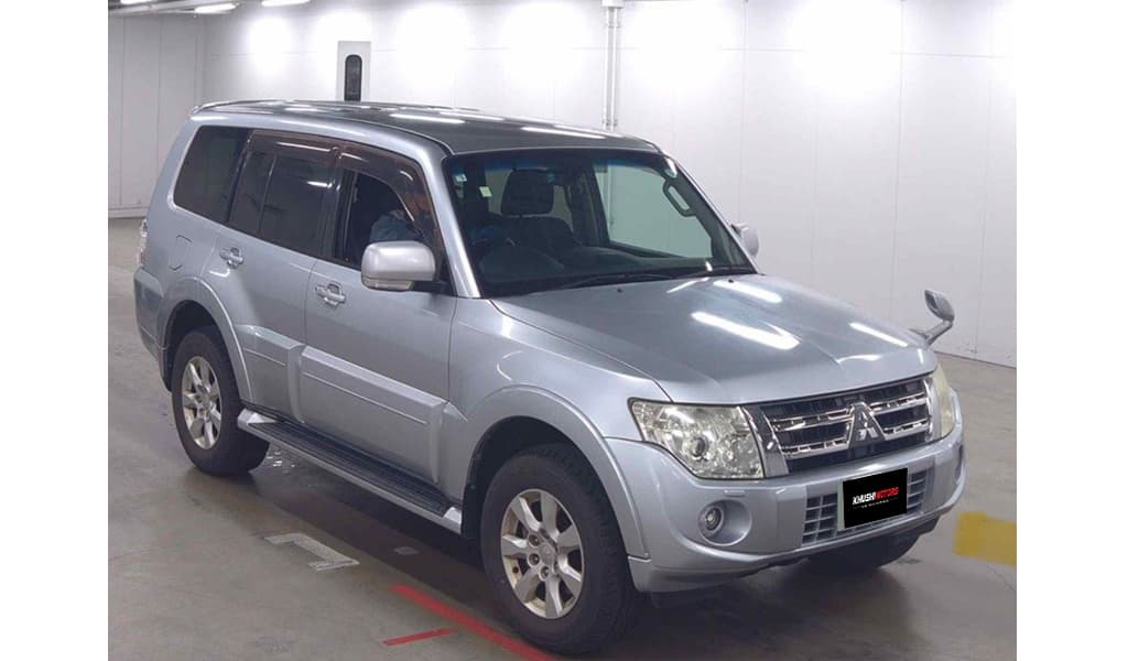 2012 Mitsubishi Pajero image-4
