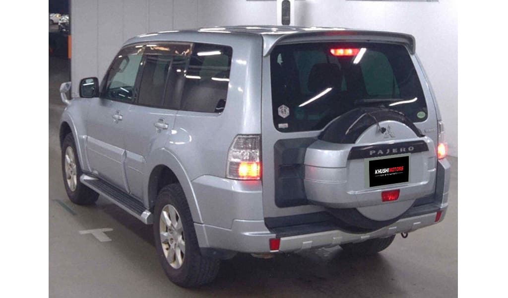 2012 Mitsubishi Pajero image-5
