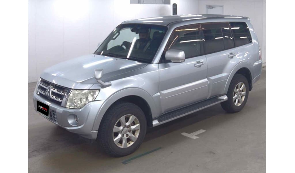 2012 Mitsubishi Pajero image-7
