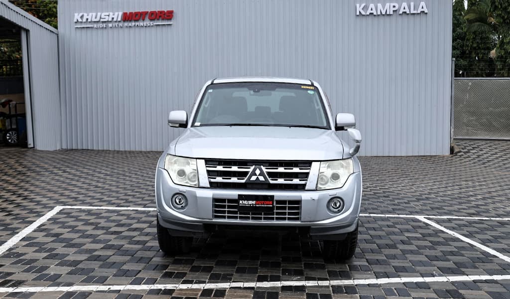 2012 Mitsubishi Pajero image-8