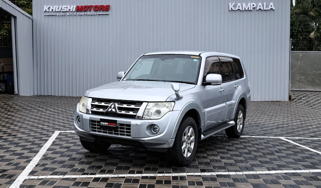 2012 Mitsubishi Pajero image-9