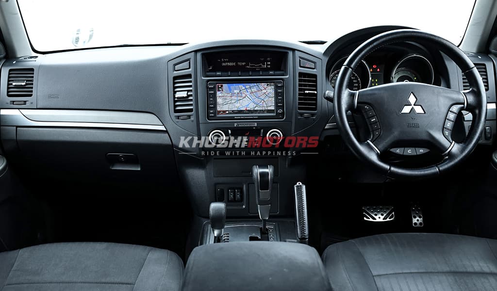 2012 Mitsubishi Pajero image-12