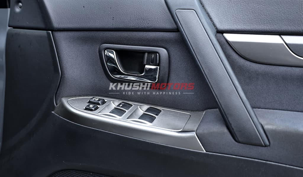 2012 Mitsubishi Pajero image-14