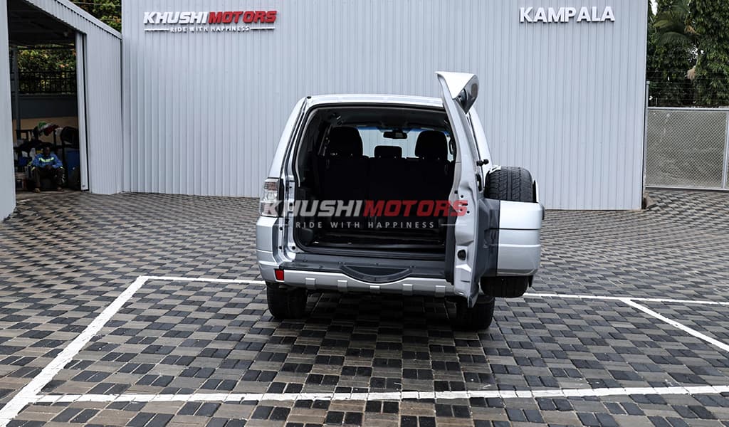 2012 Mitsubishi Pajero image-16