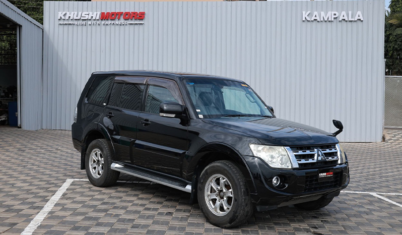 2012 Mitsubishi Pajero image-1