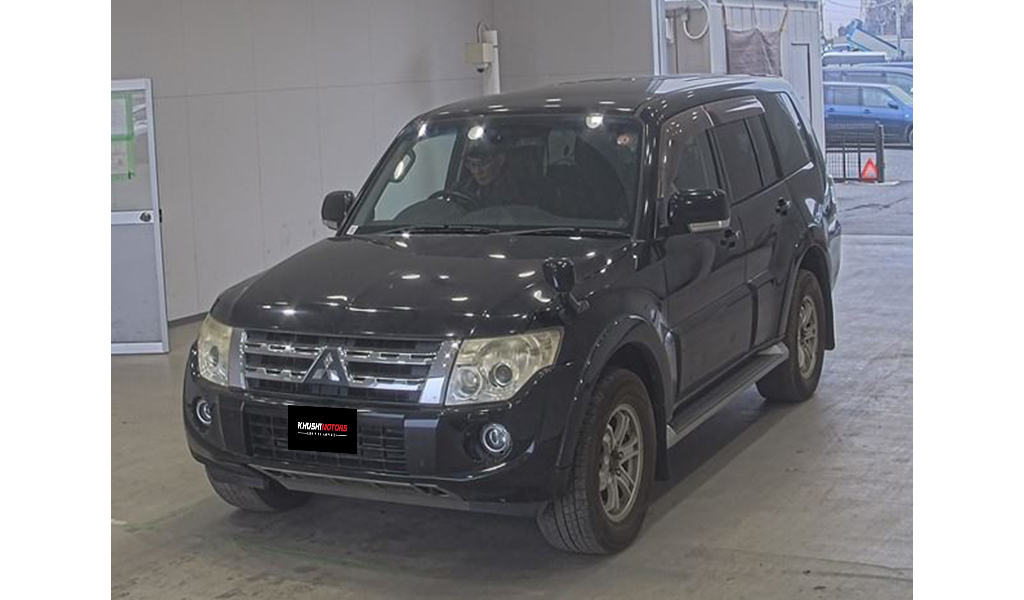 2012 Mitsubishi Pajero image-2