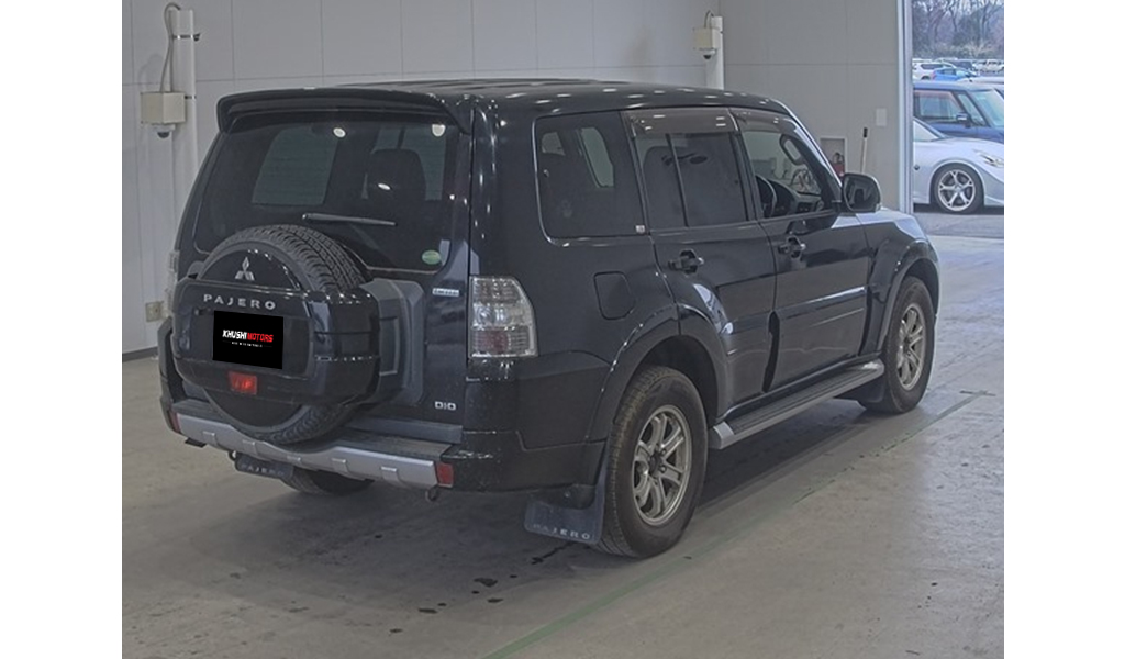 2012 Mitsubishi Pajero image-4