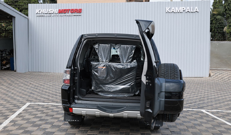 2012 Mitsubishi Pajero image-13