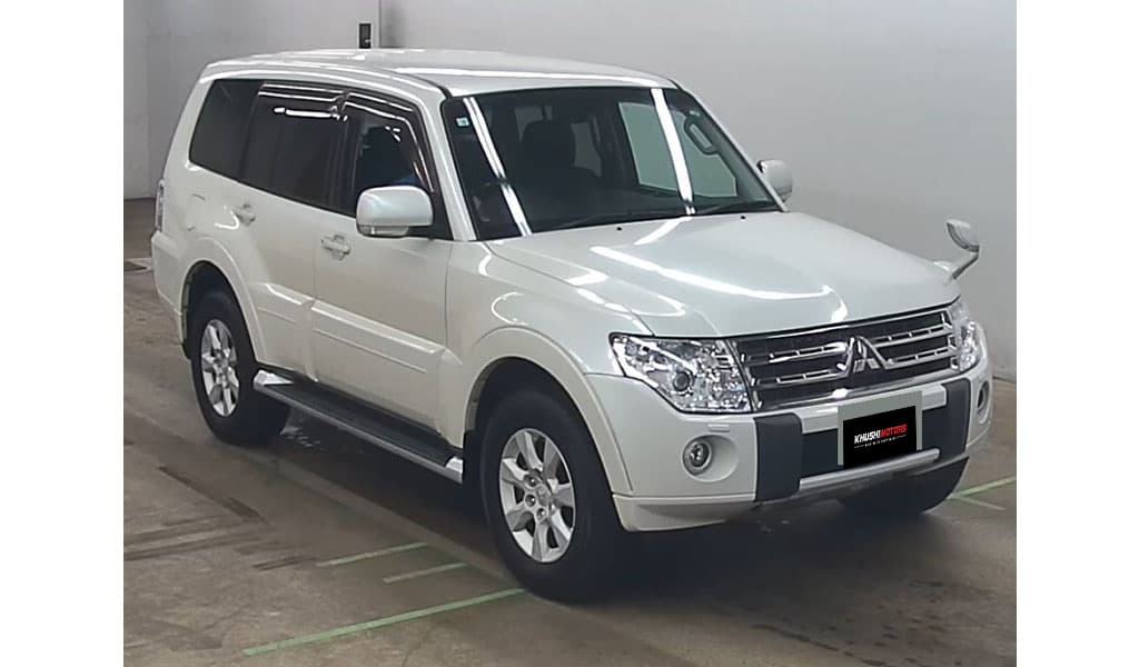 2012 Mitsubishi Pajero image-2