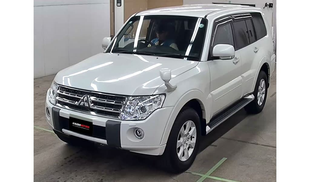 2012 Mitsubishi Pajero image-3