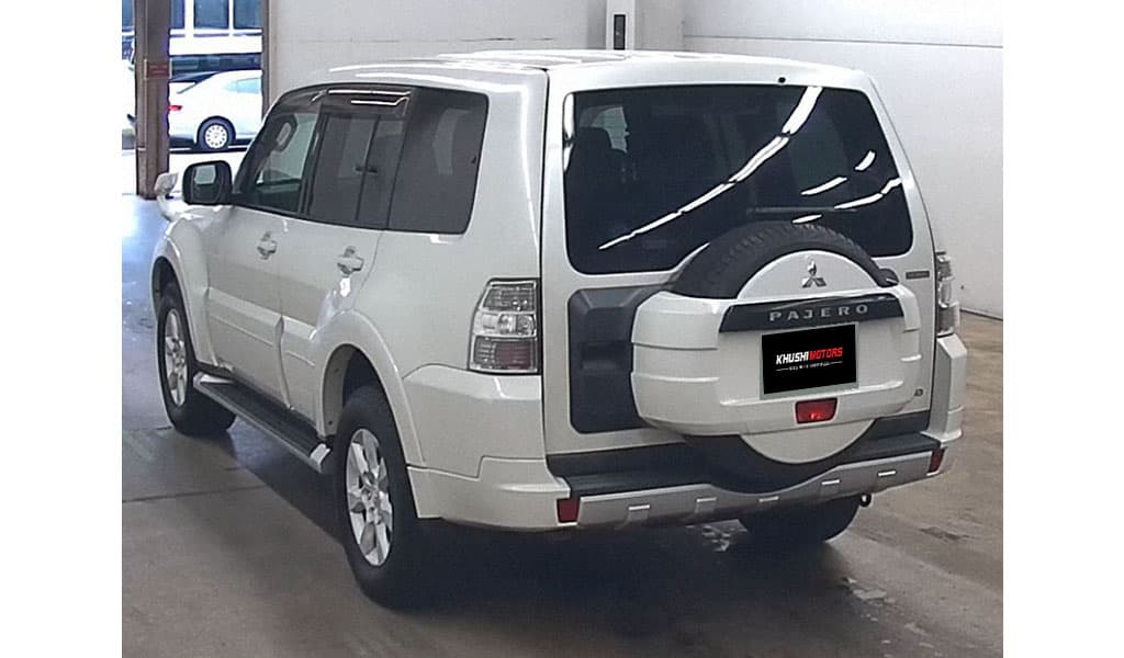 2012 Mitsubishi Pajero image-4