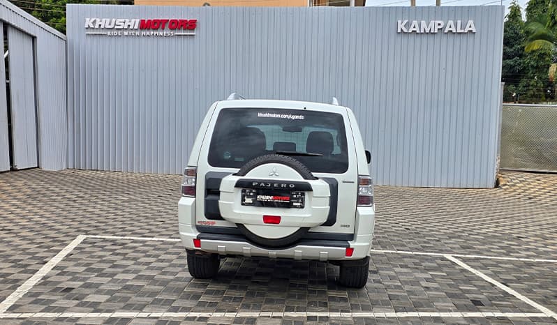 2012 Mitsubishi Pajero image-11