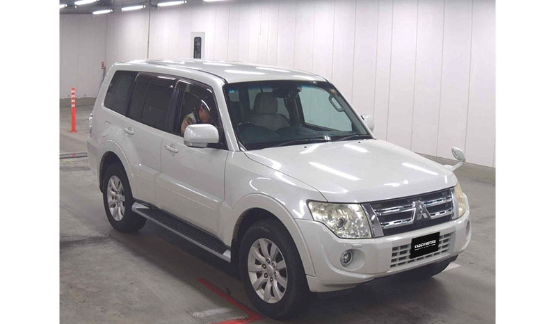 2012 Mitsubishi Pajero Exceed image-1