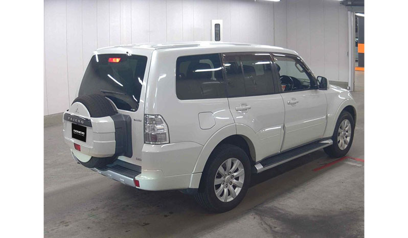 2012 Mitsubishi Pajero Exceed image-3