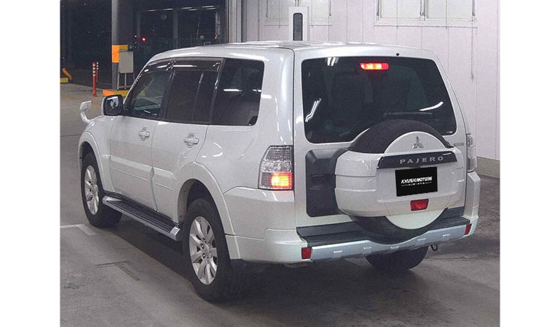 2012 Mitsubishi Pajero Exceed image-4